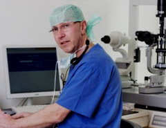 Руководитель центра офтальмологии Вупперталя - доктор медицинских наук Хайно Хермекинг